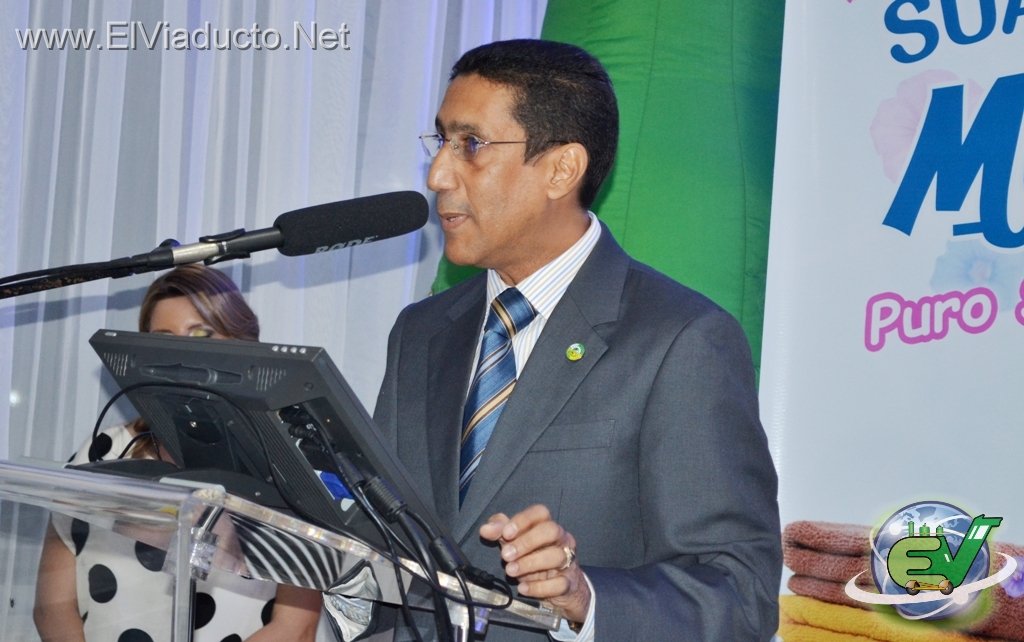 Lic. Amable Guzmán ofrese palabras en inauguración de la 4ta Feria Agroindustrial y Tecnológica Moca 2012